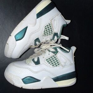 Jordan size 7c Kids White and Teal Athletic Sneakers